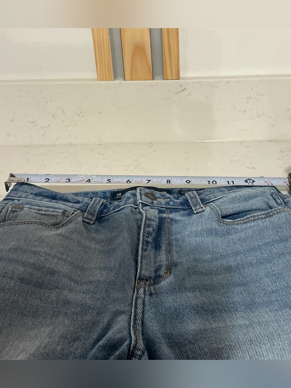 Hollister Ultra High-Rise Mom Jeans — Medium Wash Blue - Picture 6 of 6
